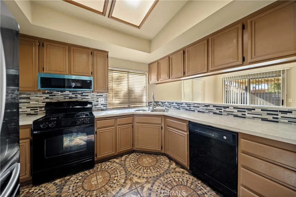 43815 Silver Bow Road, Lancaster, California 93535 home-pic-7